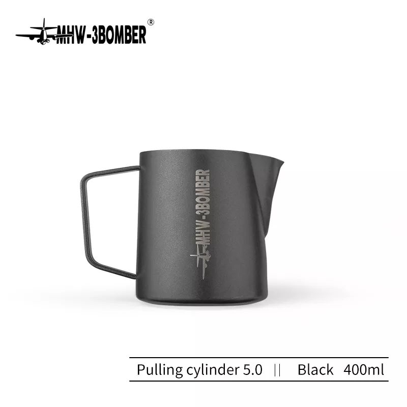 pitcher-mhw-3-bomber-5-0-chernyi-400-ml_405gzovln1djbho.jpg