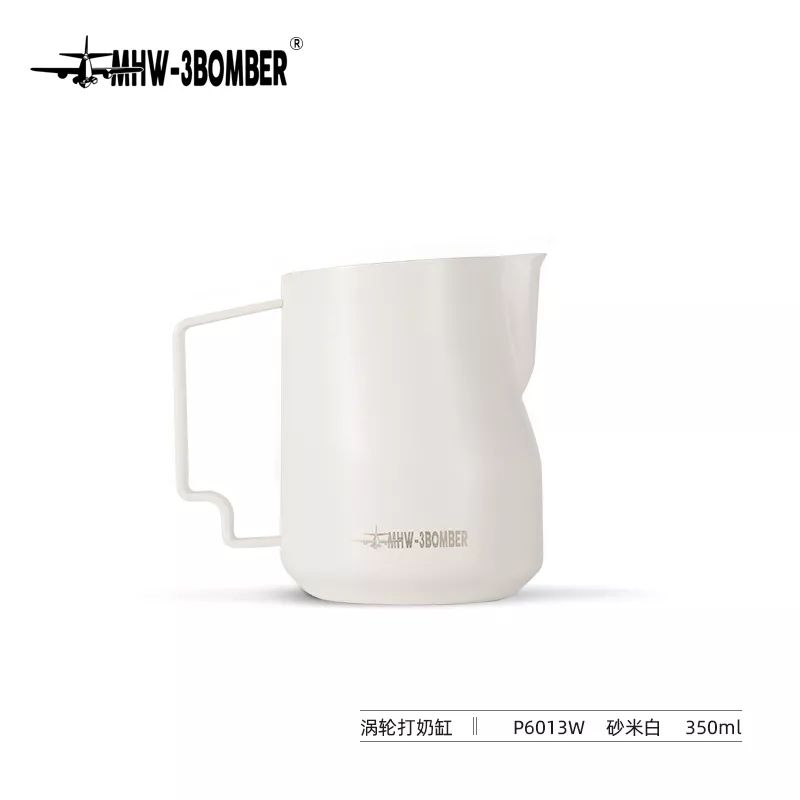 pitcher-mhw-3-bomber-turbo-belyi-350-ml_eewk4plto78omp.jpg