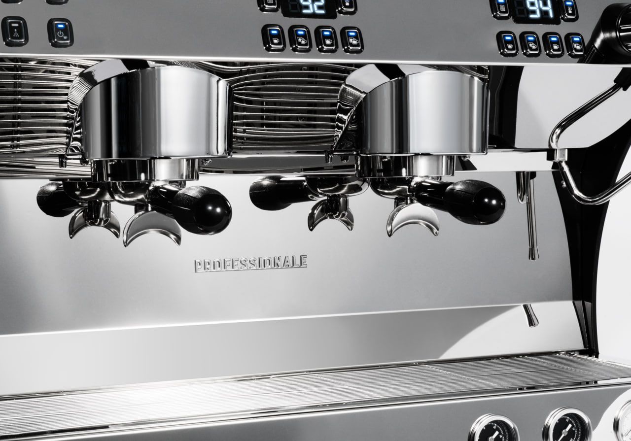 kofemashina-manifesta-professionale-high-groups-220v-black-multiboilernaya-avtomaticheskaya-2-vysokie-gruppy_405gzpjld1oakpd.jpg