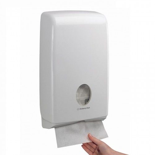kimberly-clark-dispenser-akvarius-dlya-polotenec-v-pachkakh-belyi-slimfold_9qfy07ydkj8m0nj3.jpg